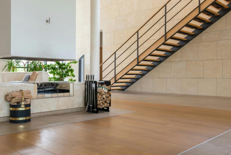 Wie repariere ich eine lose Treppenstufe?