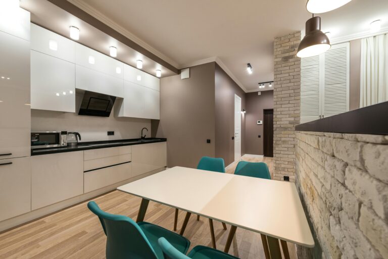 Wie tausche ich den Aktivkohlefilter meiner Bosch DWK67CM60 Wand-Dunstabzugshaube aus?