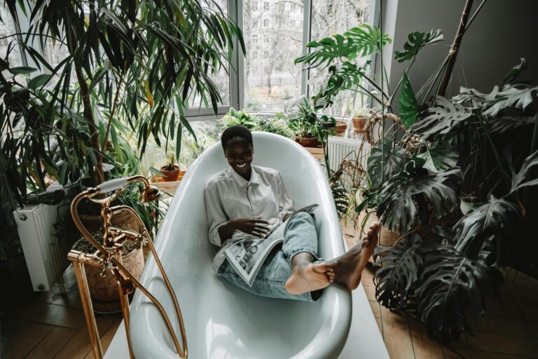 Welche Zimmerpflanzen sind am besten für schlecht beleuchtete Badezimmer geeignet?