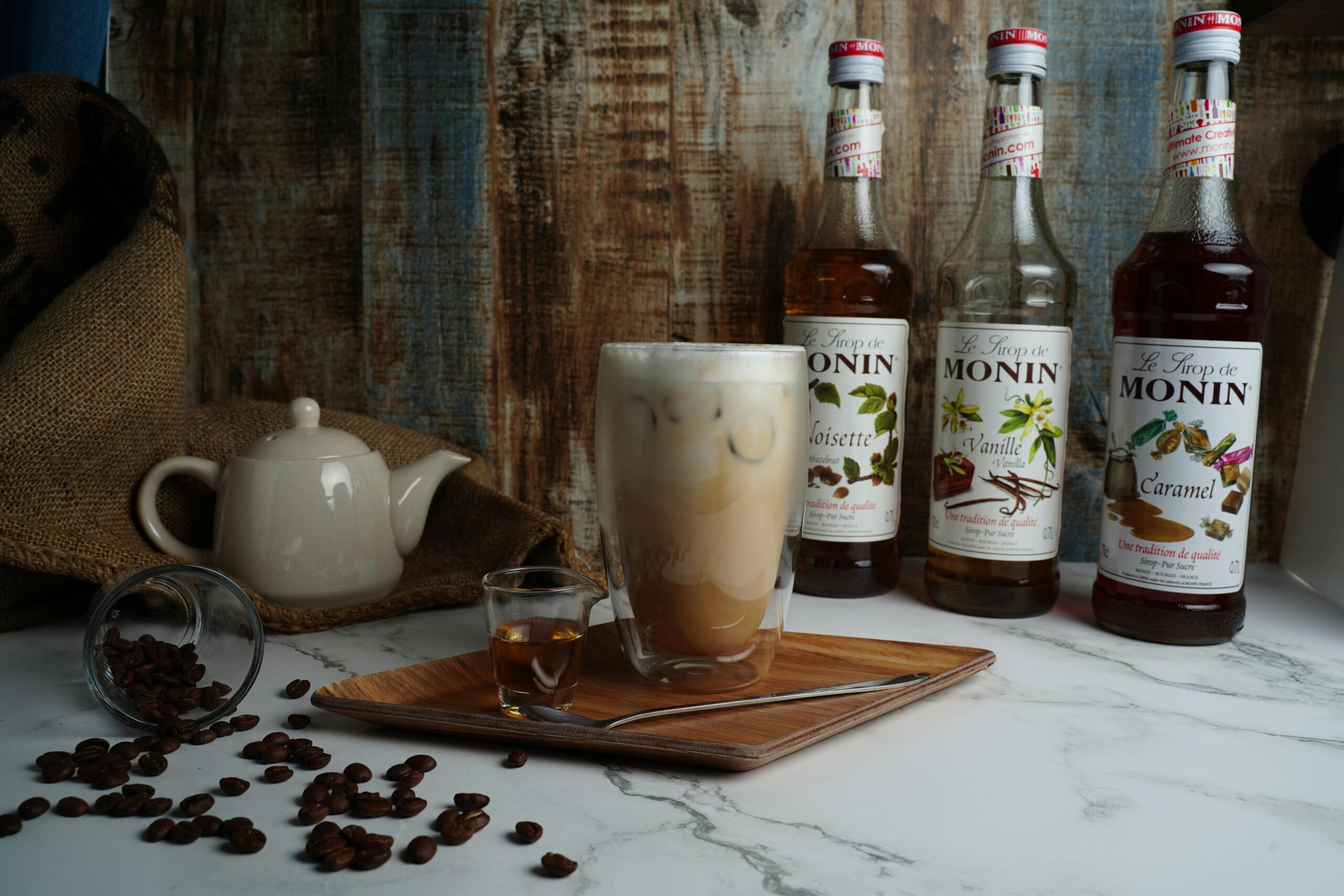Warum zeigt mein Jura ENA 8 Kaffeevollautomat die Meldung „Bohnenbehälter füllen“ trotz vollem Behälter an?