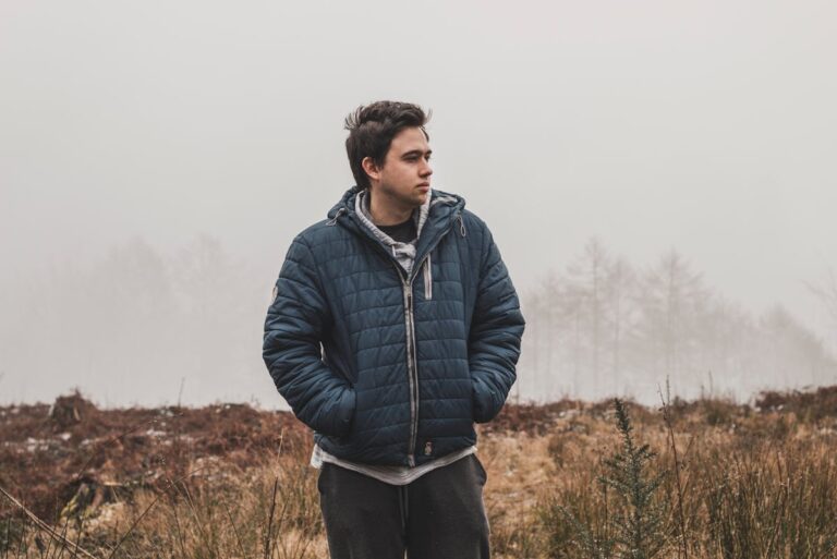 Wie wählt man die perfekte Herren-Daunenjacke für den Winter