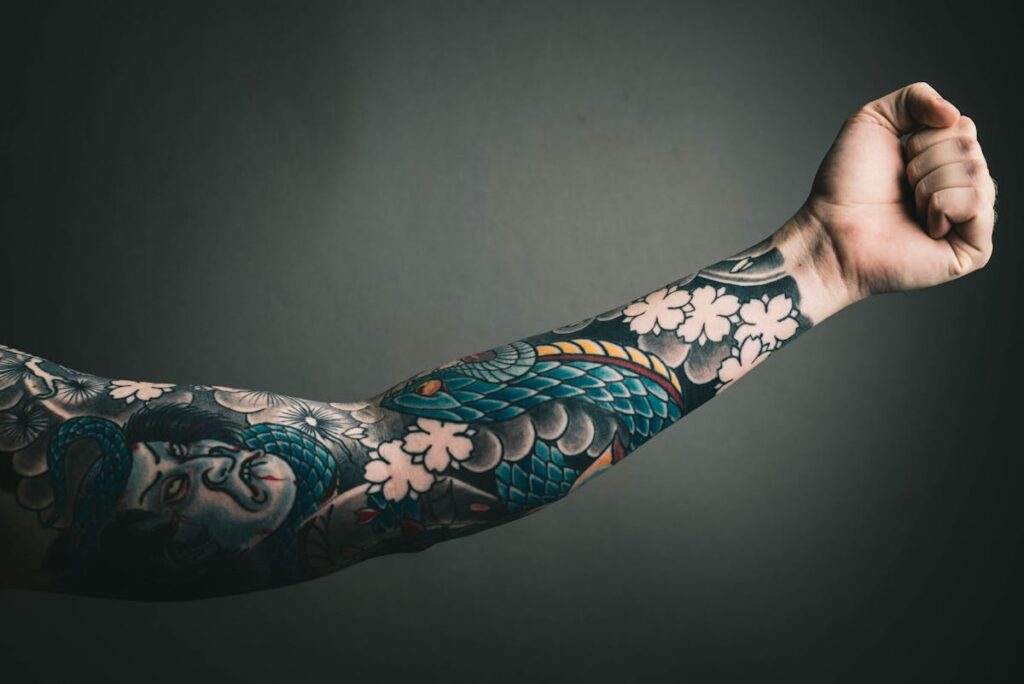 Die Vorteile einer voll verstellbaren Tattoo-Armlehne für den Tätowierungsprozess