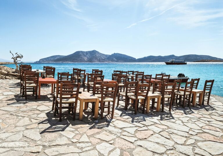 Warum platzt die Farbe auf Holzstühlen nach nur wenigen Monaten ab?