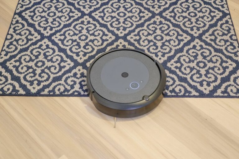 Welche Schritte beheben den "Fehler 13" bei meinem iRobot Roomba i7+?