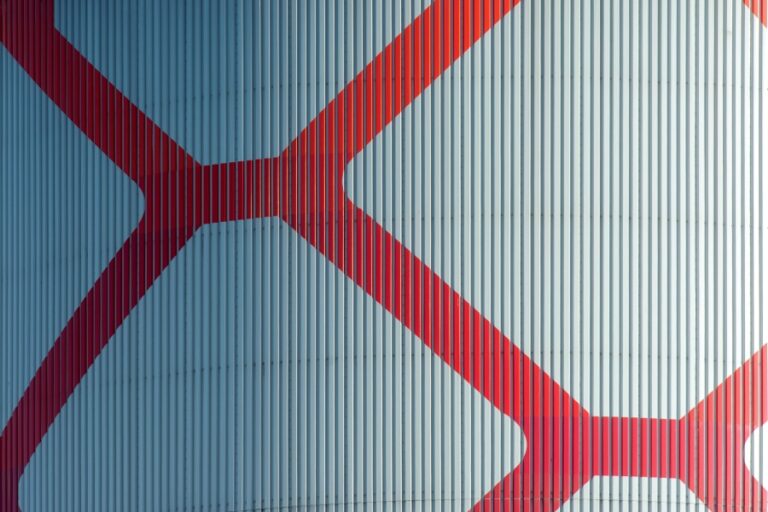 Hanseatische Kühl-Gefrier-Kombi blinkt rot – Temperatur zu hoch